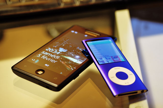 Samsung Omnia7 et iPod Nano